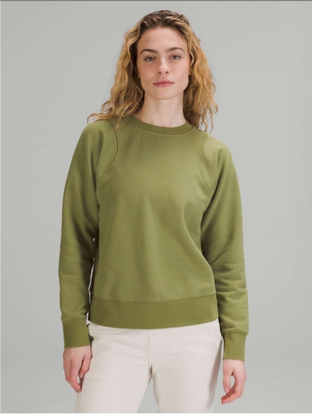 Lululemon like new Loungeful Crewneck
Pullover Colour Bronze Green sz 12